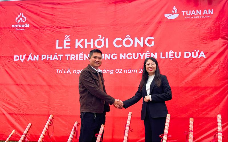 Đại diện chanh leo nafoods và công ty tuấn anh bắt tay hợp tác