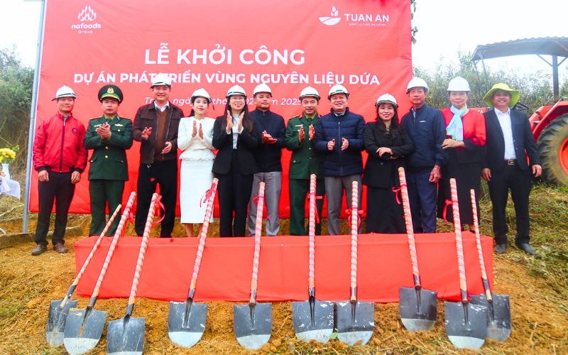 lễ khởi công phát triển vùng nguyên liệu dứa