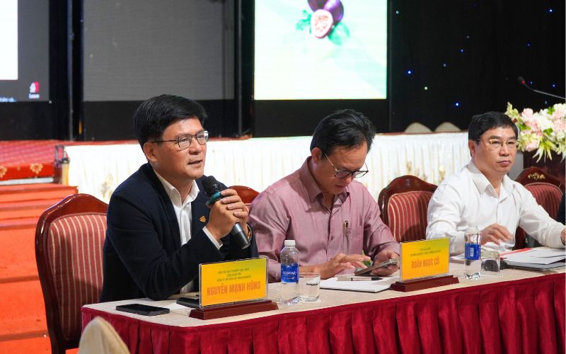 ông nguyễn mạnh hùng phát biểu tại tọa đàm